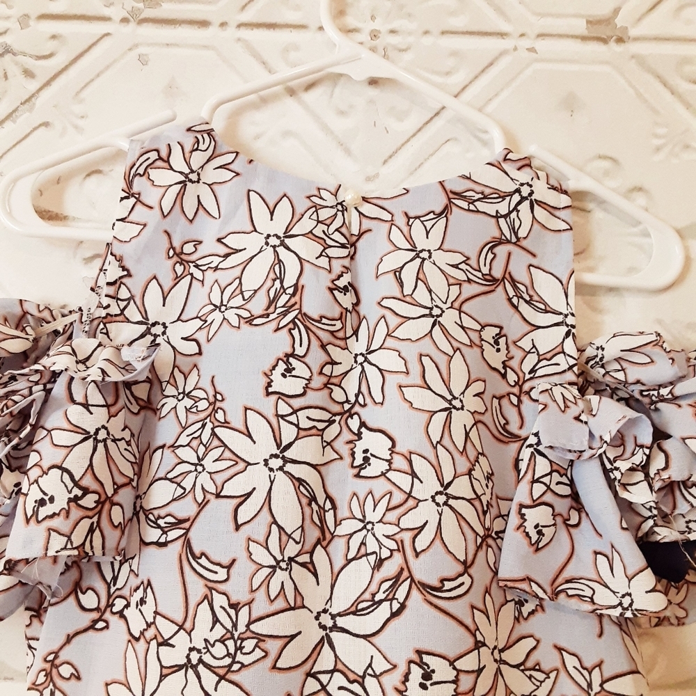 Binkeke Off the Shoulder Top - Picture 3 of 10